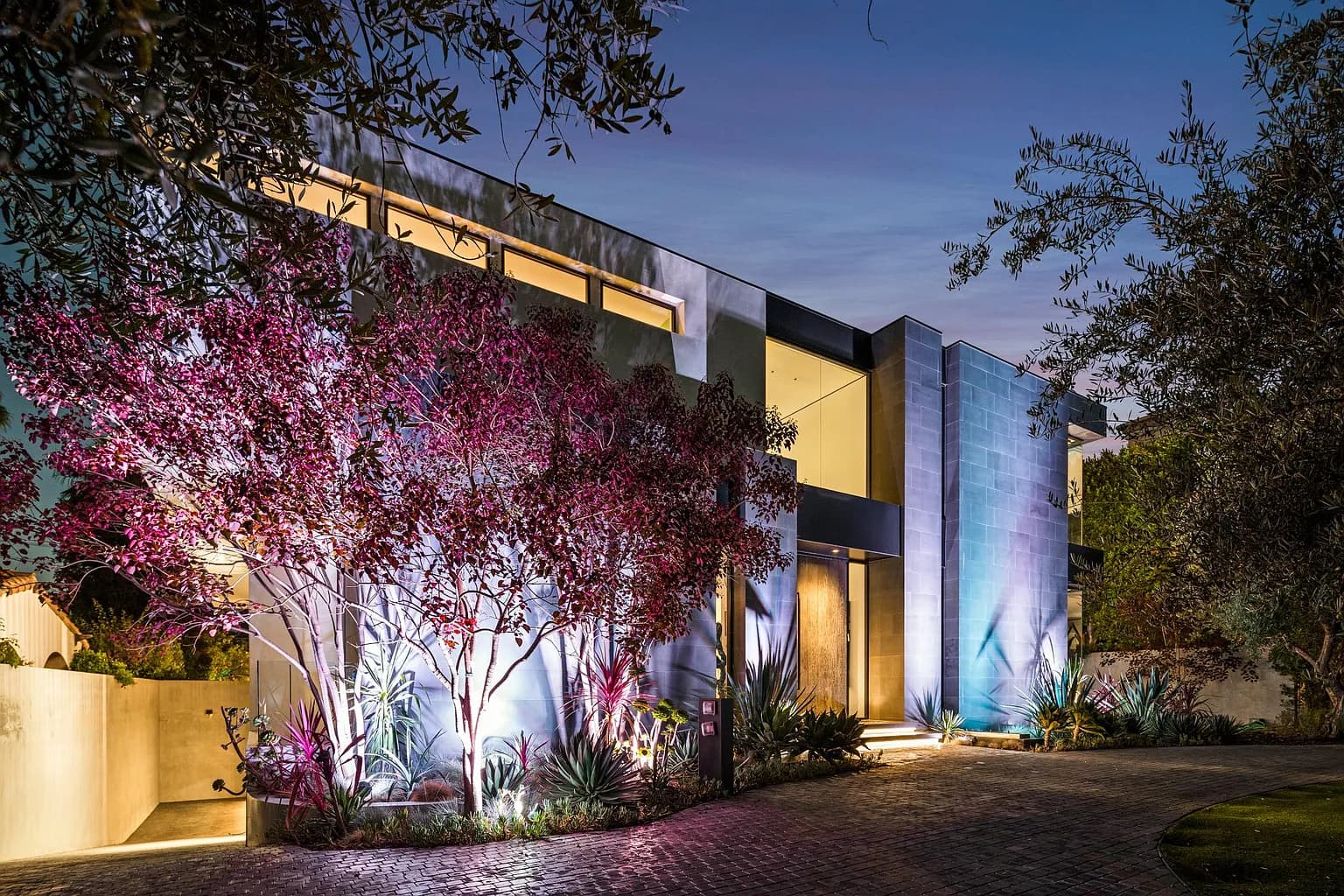 Rexford Compound - Image 30