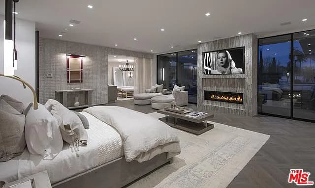 Beverly Hills Flats Contemporary - Image 11