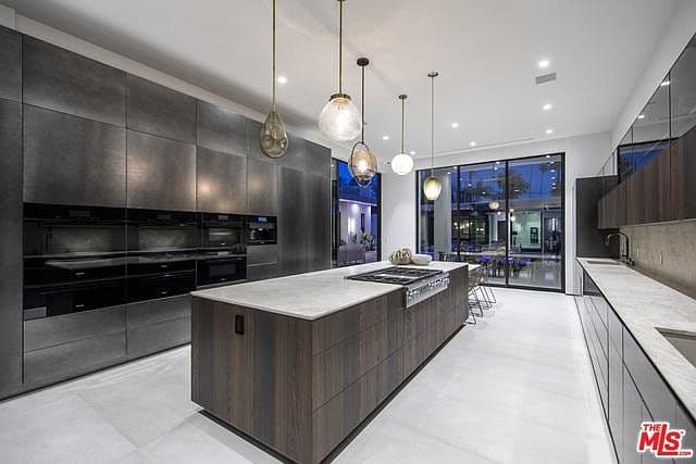 Beverly Hills Flats Contemporary - Image 10