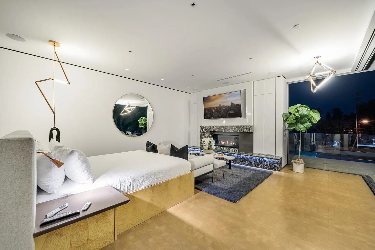 Rexford Compound - Image 16