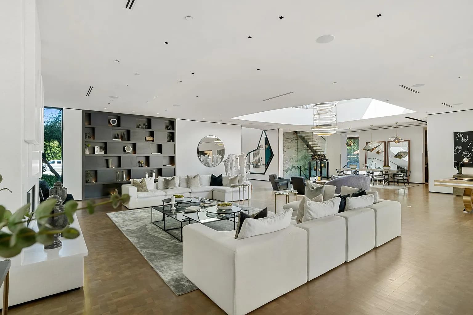 Rexford Compound - Image 6