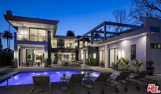 Beverly Hills Flats Contemporary - Image 14