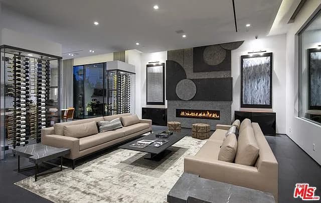 Beverly Hills Flats Contemporary - Image 12