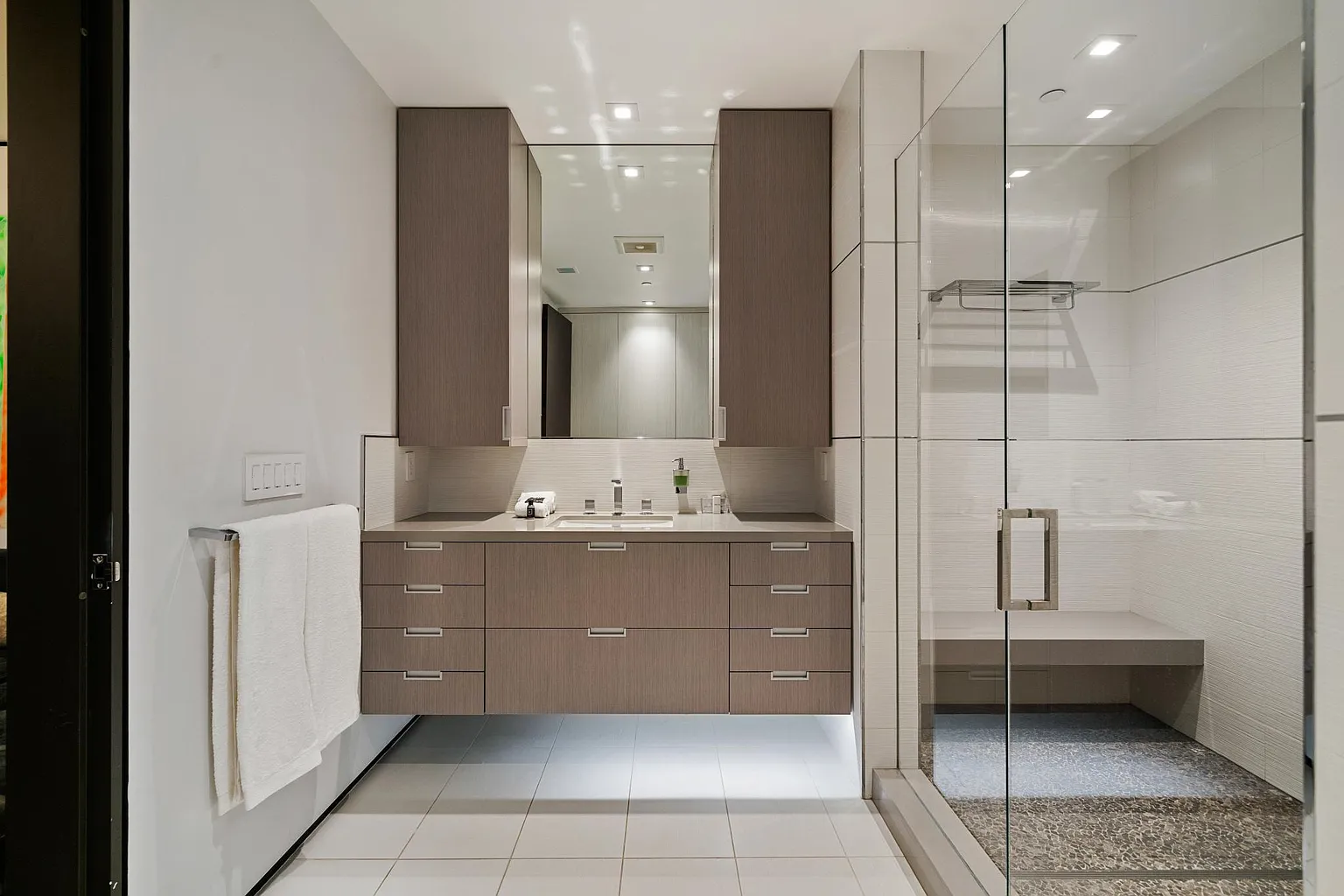 Rexford Compound - Image 17