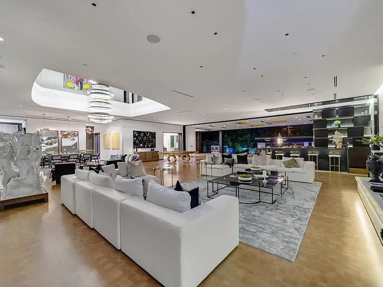 Rexford Compound - Image 4