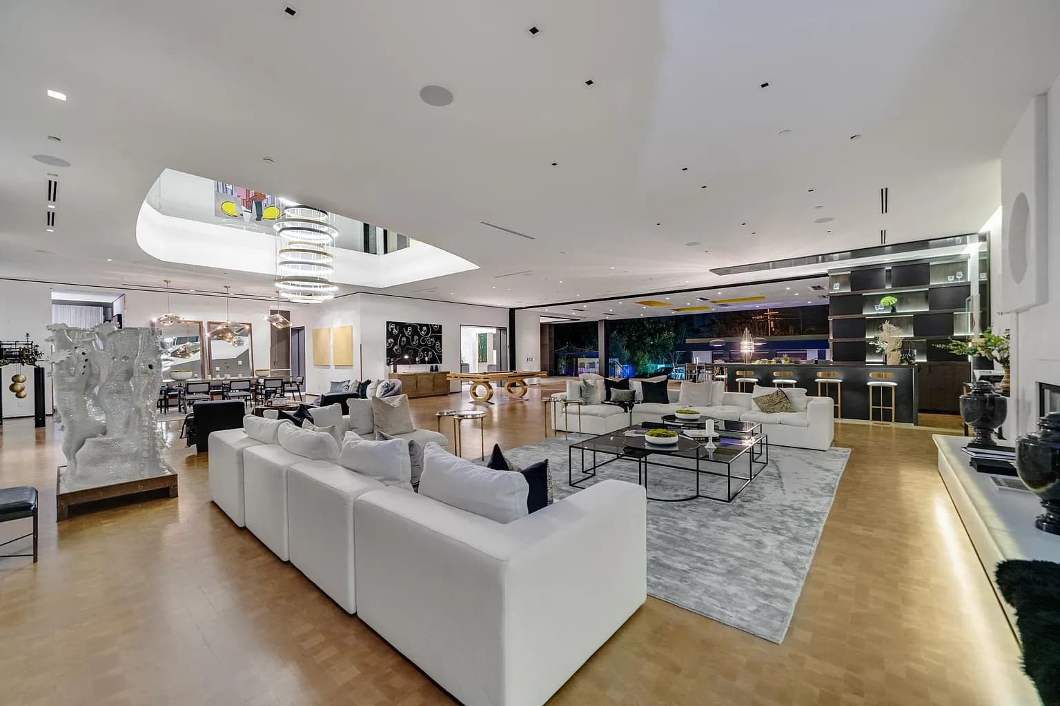 Rexford Compound - Image 13